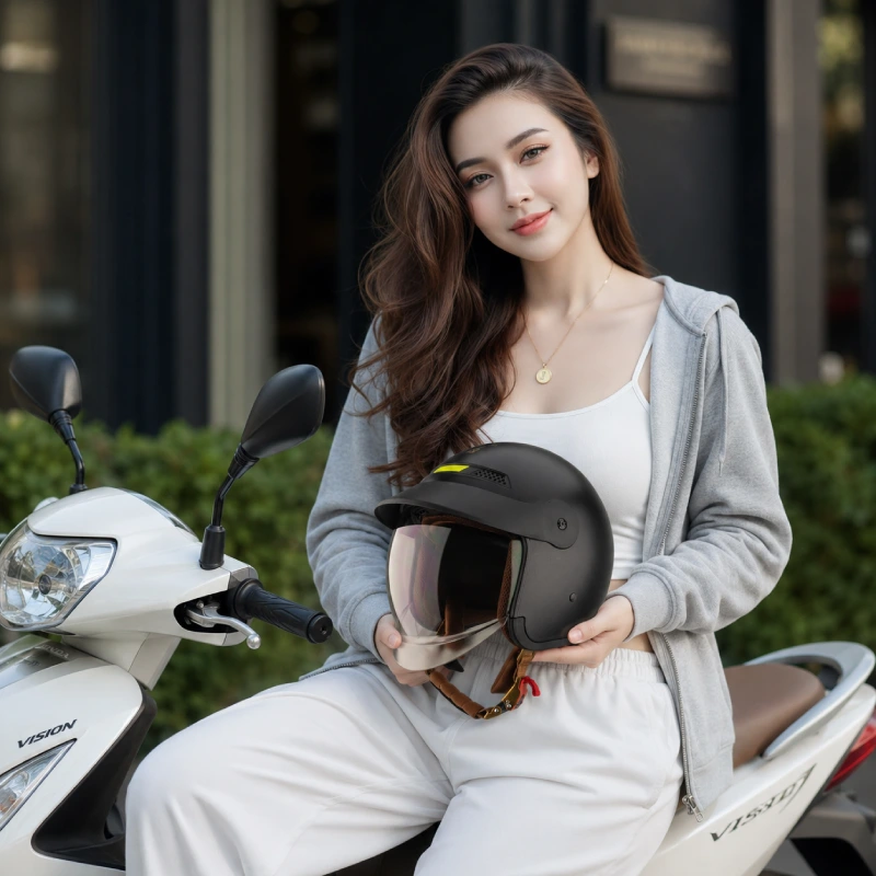 Mũ bảo hiểm lưỡi trai nữ Royal M139 LUX
